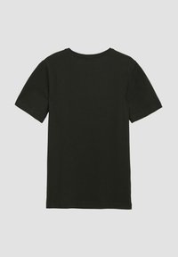 Schwarzes Kurzarm-T-Shirt mit Rundhalsausschnitt, von hinten gegen einen hellgrauen Hintergrund gezeigt.