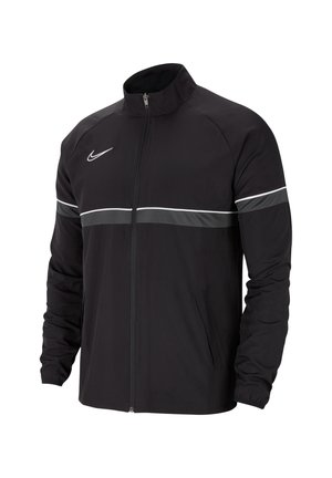 Chaqueta negra de Nike con alto cuello, cierre frontal, dos bolsillos laterales y una franja reflectante en el pecho. Material suave y ligero.