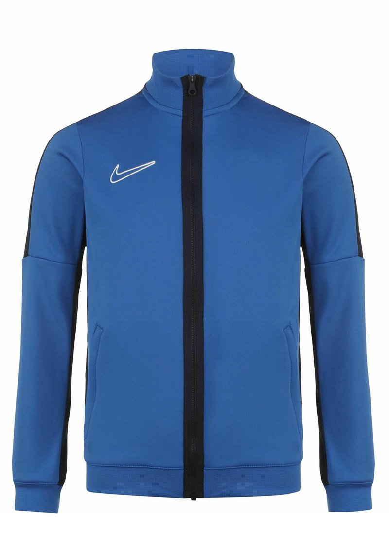 Nike blaue Zip-Jacke mit hohem Kragen, schwarzen Seitenstreifen und weißem Logo auf der Brust. Mit zwei Seitentaschen und gerippten Bündchen.