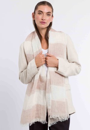 Leinen-Schal in Beige und Creme mit rechteckigen Streifen; hat fransige Kanten und eine leichte Textur, die um die Schultern drapiert.