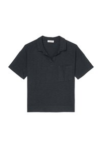 Dunkelgraues Poloshirt mit kurzen Ärmeln, flachem Kragen, einer Brusttasche und einer lockeren Passform. Das Material hat eine weiche, strukturierte Optik.