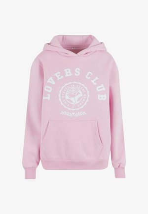 Roosa kapuutsiga sviiter, millel on valge tekst "LOVERS CLUB" ja roosi graafika. Sellel on ribaga mansetid ja ees on känguru tasku.