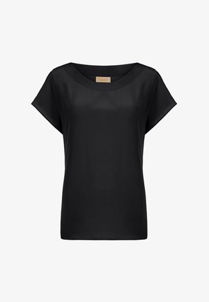 Sort kortærmet top lavet af glat, letvægtsstof. Har en bred, rund halsudskæring og løs pasform hele vejen igennem.