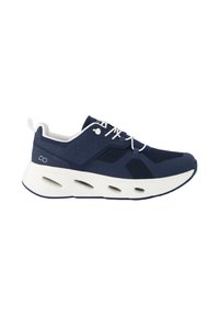 Chaussure de sport marine avec une tige en maille texturée, des lacets blancs, une semelle blanche rembourrée avec des trous de ventilation et un boxeur lisse.