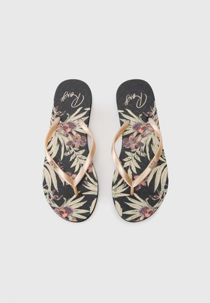 Par sorte klipklappere med blomsterprint og beige remme, mærkelogo synligt på sål og rem, placeret på lys baggrund.