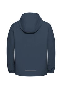 Giacca impermeabile navy con cappuccio, polsini elastici e striscia riflettente all'orlo. Texture liscia e design minimalista, vista posteriore.