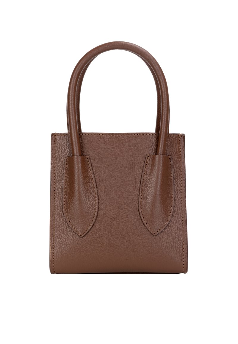 Barna bőr táska lekerekített fogantyúkkal és lapos oldalakkal. Texturált felülettel és minimális részletezéssel rendelkezik, amely modern, letisztult megjelenést kölcsönöz.