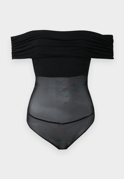 Melnā off-shoulder bodijs ar ručiem pie pleciem un caurspīdīgu acs vidusdaļu, kas paredzēts pieguļošai siluetam.
