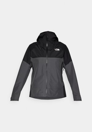 Jachetă impermeabilă neagră și gri cu glugă. Dispune de un fermoar frontal, două buzunare laterale și un logo în partea superioară stângă a pieptului.