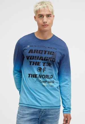 LONGSLEEVE DIP DYE MIT LABEL PRINTS - Long sleeved top - power blue