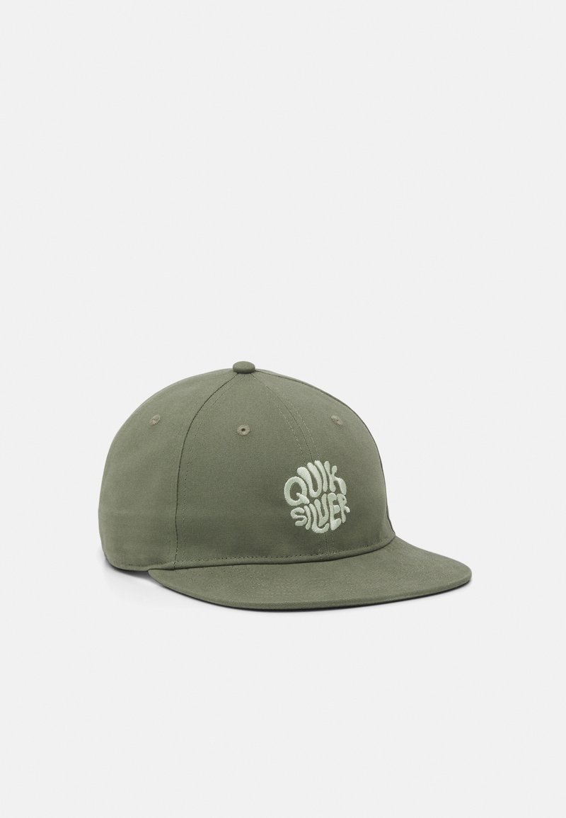 Casquette de baseball vert olive avec logo blanc "Quiksilver" brodé à l'avant et une visière courbée.