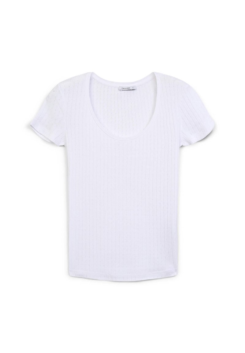 T-shirt bianco a maniche corte con scollatura a barchetta, realizzato in tessuto a costine che presenta una sottile texture su tutta la superficie.