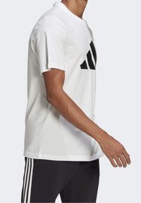 adidas Performance Camiseta estampada - white