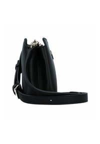 Borsa in pelle nera con forma strutturata, chiusura con zip e tracolla regolabile. Presenta una superficie liscia e dettagli in metallo argentato.