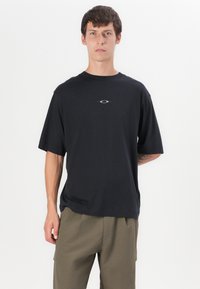 Oakley NEW RETRO PANTS - Oldalzsebes nadrágok - raven