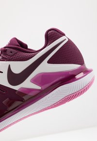 Nike Performance Tenisové boty na všechny povrchy - bordeaux