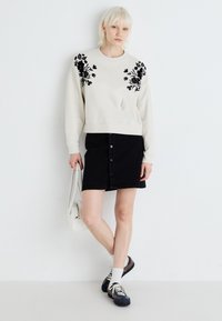 Vero Moda VMHELEN TRINA BOX - Melegítőfelső - birch/black