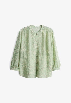 Blusa verde chiaro con finitura testurizzata, dotata di scollo a V, bottoni sulla parte anteriore e dettagli arricciati sulle spalle.
