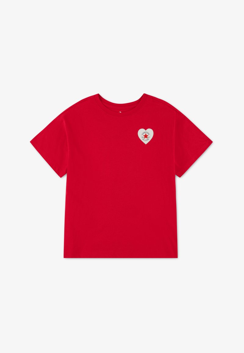 Κόκκινη βαμβακερή μπλούζα με κοντά μανίκια και στρογγυλή λαιμόκοψη. Διαθέτει γραφικό σε σχήμα καρδιάς στο αριστερό μέρος του στήθους με σχεδιασμό αστέρι στο εσωτερικό.