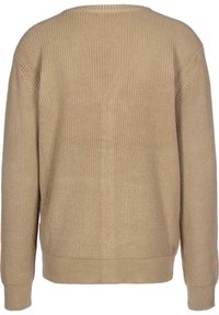 Beige stickad tröja med rund halsringning, ribbade muddar och nederkant, med ett strukturerat mönster på baksidan. Mjuk bomullsmix.