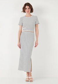 SET - A-vonalú szoknya - white black