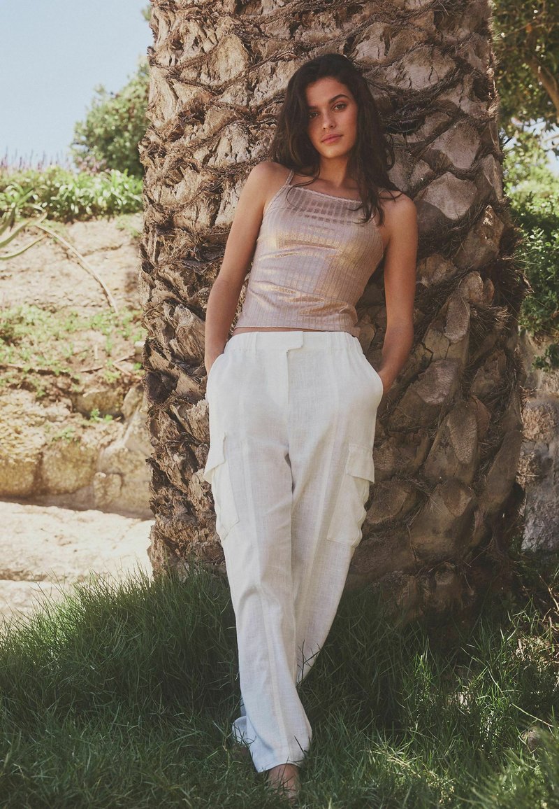 Next REGULAR FIT - Kapsáče - white
