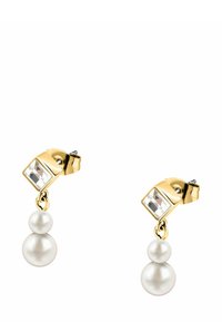 Boucles d'oreilles en ton or avec un détail en cristal carré et deux gouttes de perles blanches, mettant en valeur une finition polie et une texture lisse.