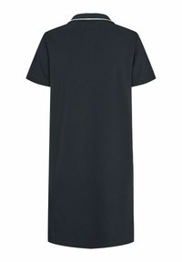 Mustast lühikese varrukaga polosärk-kleit valgetriibulise kraega, tagantvaates valgel taustal.