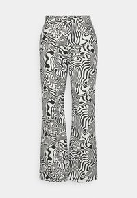 Pantalones acampanados en blanco y negro con un diseño abstracto y ondulado. Fabricados en una tela suave, con una cinturilla y bolsillos frontales.