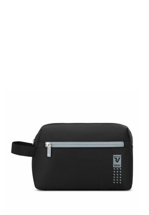 Beauty case rettangolare nero con tasca frontale con cerniera, maniglia laterale e logo e design Roncato nell'angolo in basso a destra.