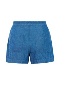 Shorts de mezclilla en un tono azul medio, con un ajuste relajado, cintura elástica y dos bolsillos traseros con bordes angulados.