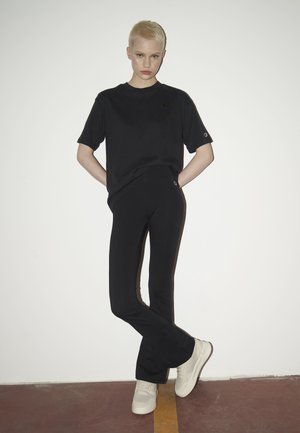 Champion Rochester, JAZZ SLIM FIT CHAMPION LOGO - Pantaloni sportivi - black