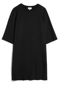 Czarna sukienka z krótkim rękawem i okrągłym dekoltem, z delikatnym przeszyciem wzdłuż klatki piersiowej oraz prostym, luźnym krojem.