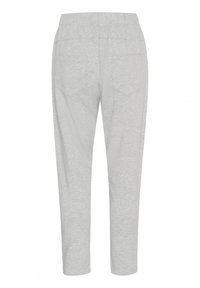 Lichtgrijze sweatpants met elastische tailleband en twee achterzakken, weergegeven vanaf de achterkant op een witte achtergrond.