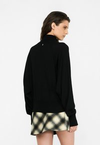 LIU JO TURTLENECK  - Džemperis - black