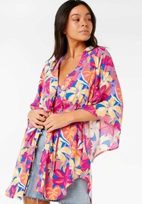 Farverig blomster kimono med pink, orange og blå accenter. Lavet af letvægtsstof med en løs pasform og korte ærmer.