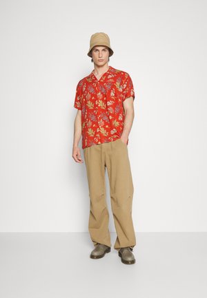 Kaotiko PANT PARACHUTE UNISEX - Kelnės - camel