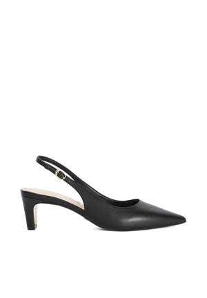 Zwarte leren slingback pump met puntige neus, lage blokhak en goudkleurige gesp op verstelbare band.