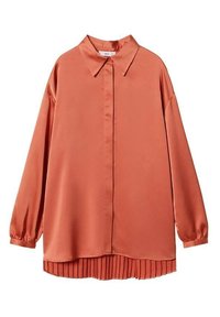 Rustfarvet satinbluse med krave, lange ærmer og plisseret kantdetalje. Blød tekstur og afslappet pasform.