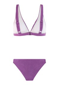Fioletowy zestaw bikini z trójkątnym topem na regulowanych ramiączkach oraz teksturowanymi majtkami. Materiał wydaje się gładki i lekki.