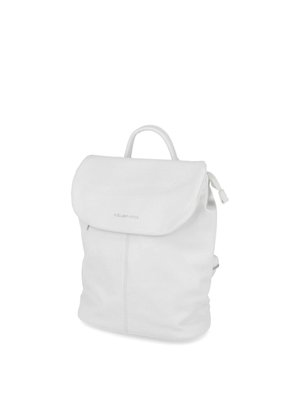 Weißer Leder-Rucksack mit Klappe, oberem Tragegriff und sichtbaren Nähten, gezeigt vor einem schlichten weißen Hintergrund.