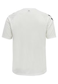 Maillot de sport blanc à manches courtes et col rond. Présente des accents noirs sur les épaules. Fabriqué en tissu léger et lisse.