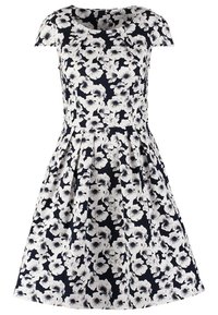 Robe noire à manches courtes avec motif floral blanc et gris, taille cintrée et jupe évasée plissée.