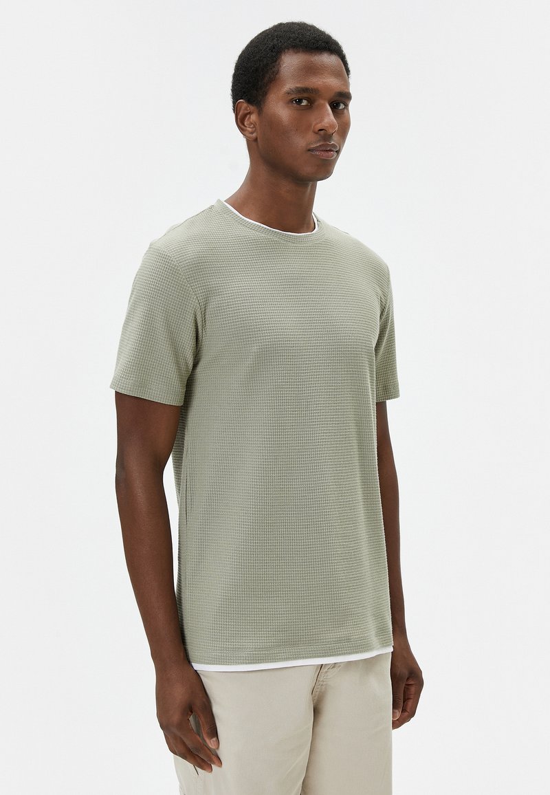 Koton DETAIL CREW NECK TEXTURED - T-shirts basic - khaki