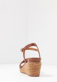 Tamaris Platform sandals - nut
