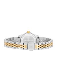 Montre en acier inoxydable argent et or avec un bracelet à maillons bicolore et des détails sur la couronne, présentant un boîtier rond et un dos gravé.