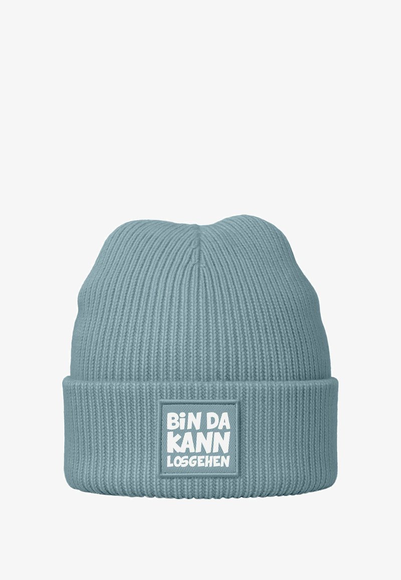 Blue knitted beanie with ribbed texture and a folded cuff featuring a rectangular patch with white text: "BIN DA KANN LOSGEHEN."