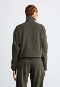 adidas Originals HALF ZIP - Pulover iz flisa - shadow olive