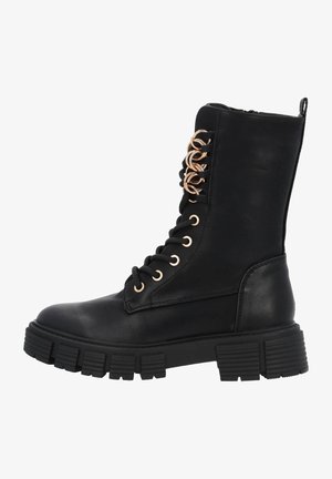 Schwarze Schnürkampfstiefel mit einer stabilen Gummisohle, kreisförmigen roségoldenen Ösen und einer strukturierten Lederoberfläche. Reißverschluss an der Seite für einen einfachen Zugang.