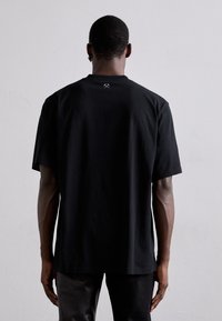 GmbH Triko s potiskem - black